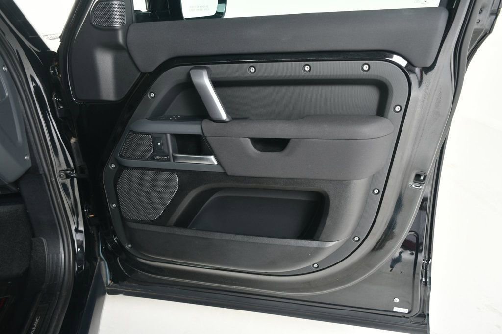 Used 2023 Land Rover Defender 110 X-Dynamic SE image 23