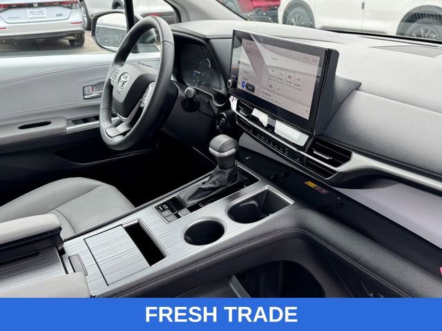 Used 2025 Toyota Sienna XLE image 10