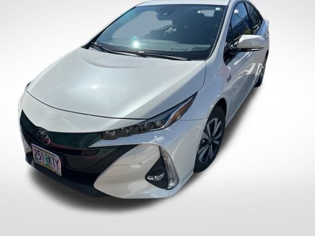 Used 2017 Toyota Prius Prime Advanced w/ Preferred Accessory Package FWD image 8