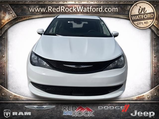 Used 2023 Chrysler Voyager LX image 3