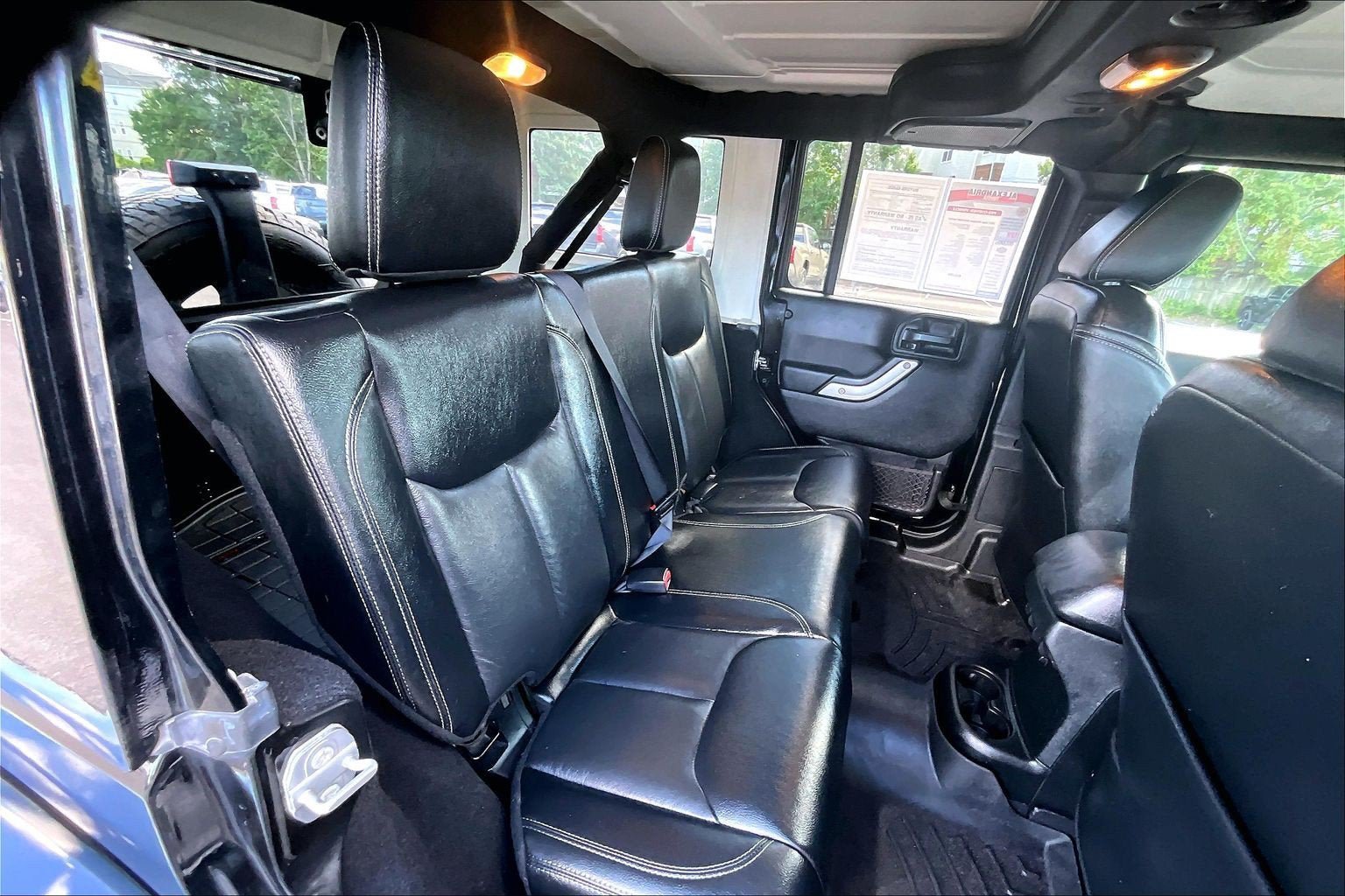 Used 2017 Jeep Wrangler Unlimited Sahara w/ Connectivity Group AWD/4WD image 23