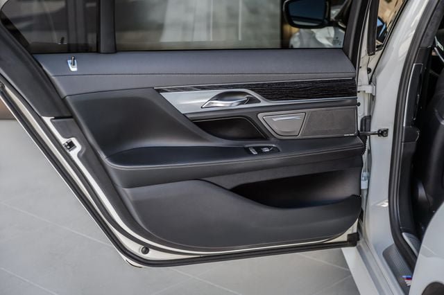 Used 2017 BMW 740i RWD image 54