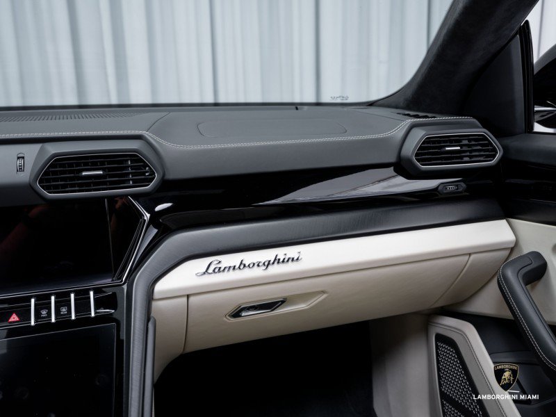 Used 2022 Lamborghini Urus image 36