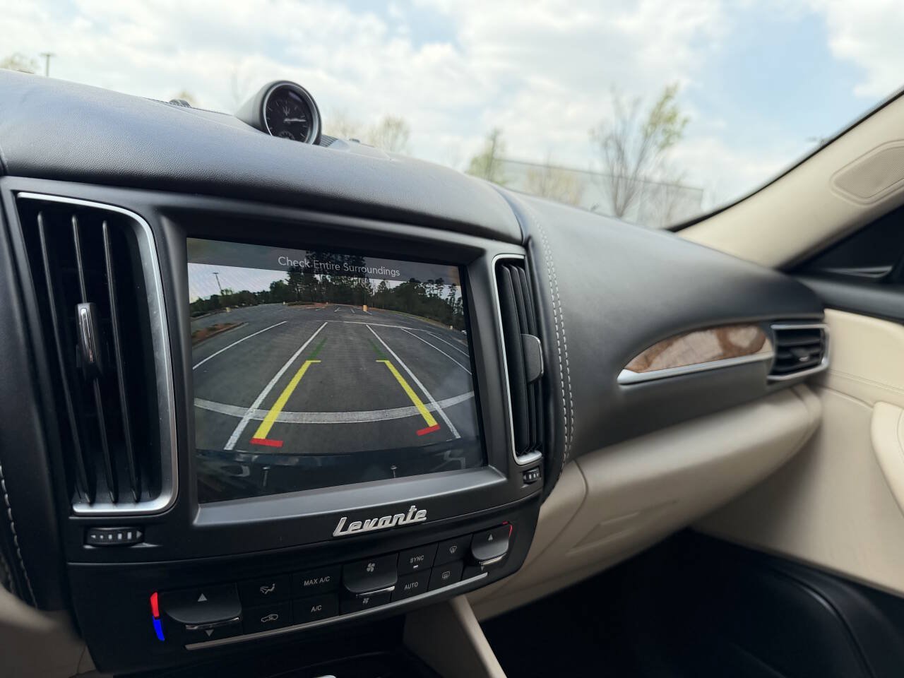 Used 2018 Maserati Levante AWD/4WD image 25