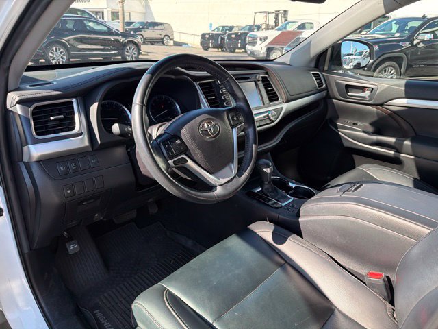 Used 2019 Toyota Highlander XLE FWD image 7