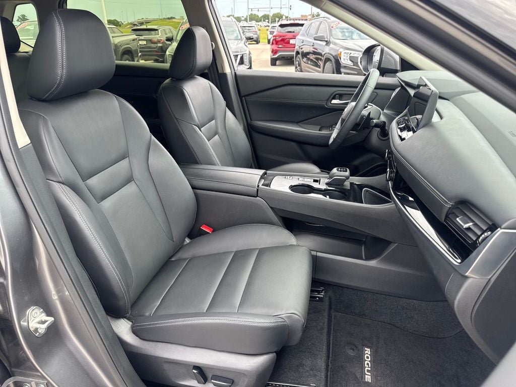 Used 2025 Nissan Rogue SL FWD image 12