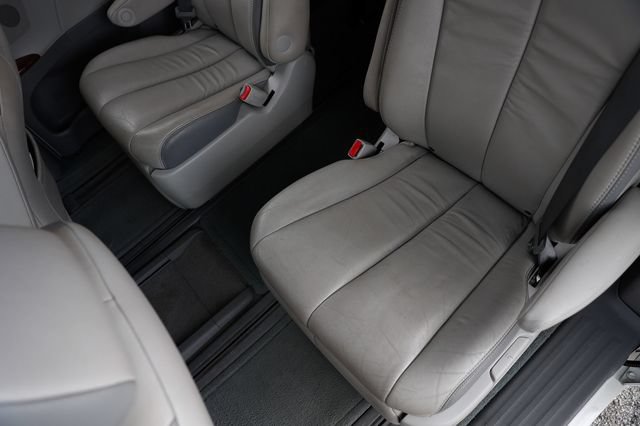 Used 2014 Toyota Sienna Limited w/ Limited Premium Package AWD/4WD image 13
