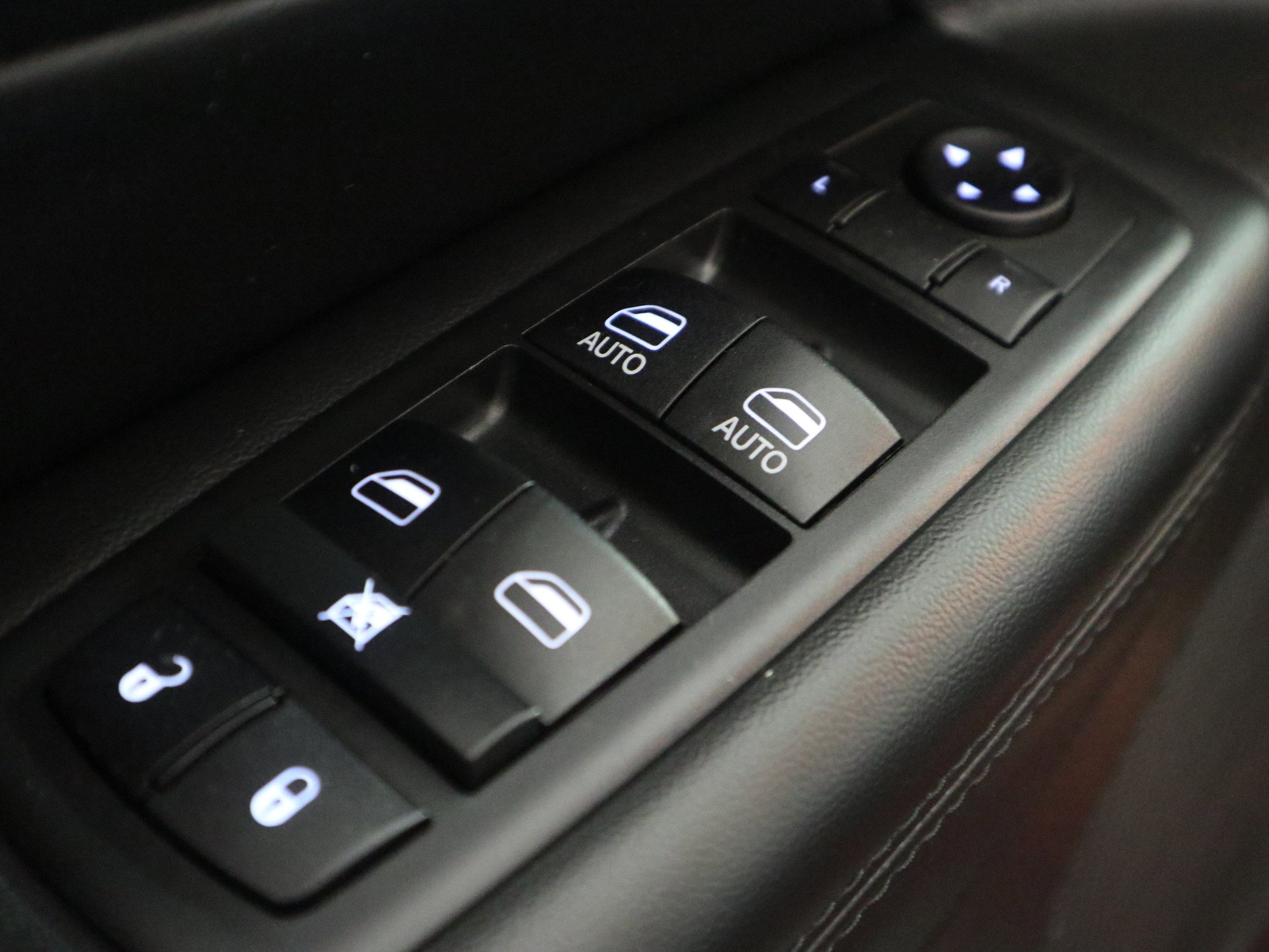 Used 2020 Jeep Grand Cherokee Limited w/ Luxury Group II image 33