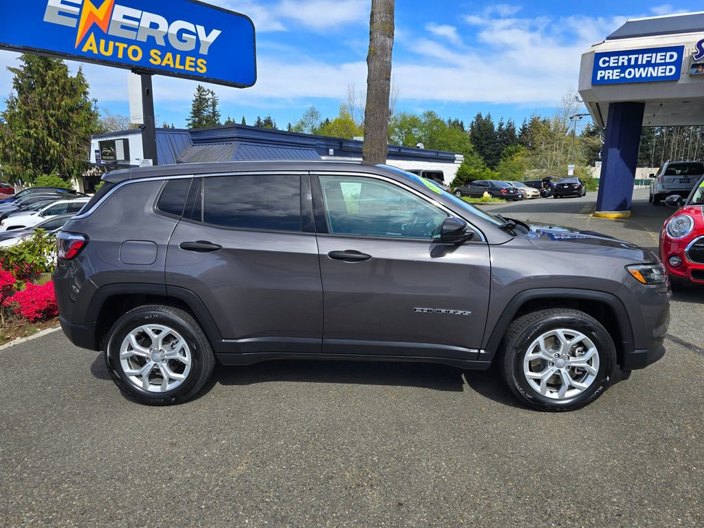 Used 2024 Jeep Compass Sport AWD/4WD image 9