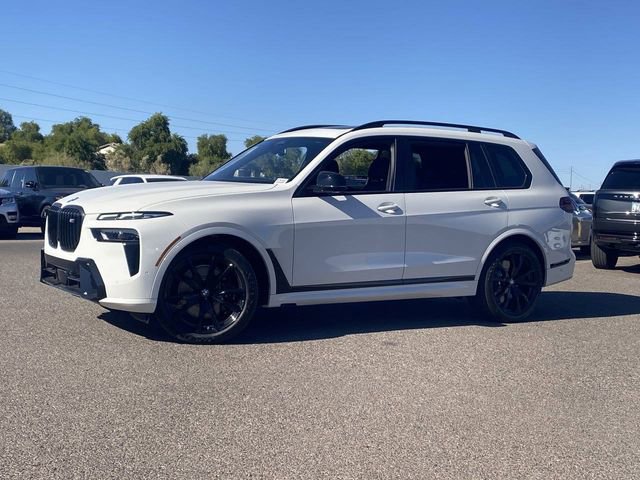 Used 2025 BMW X7 M60i w/ Climate Comfort Package image 2