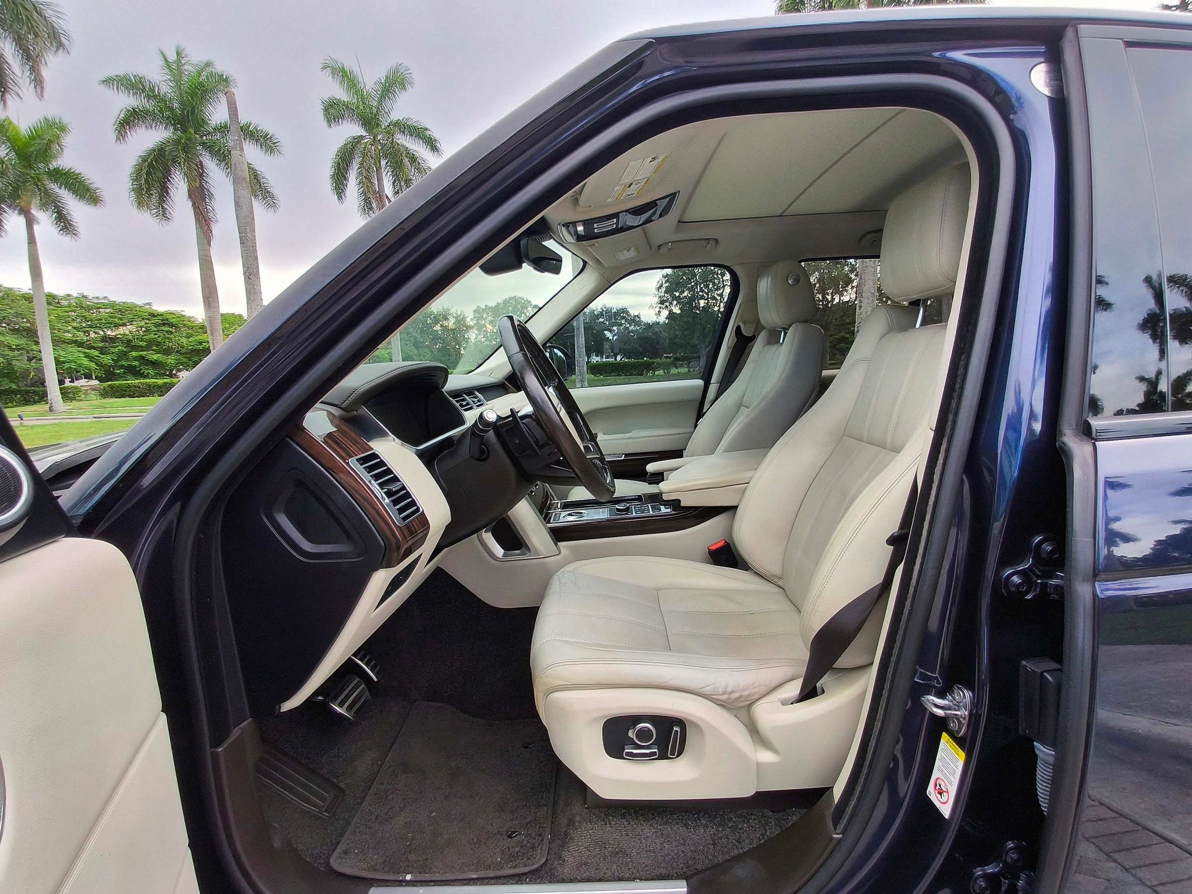 Used 2017 Land Rover Range Rover Supercharged AWD/4WD image 25