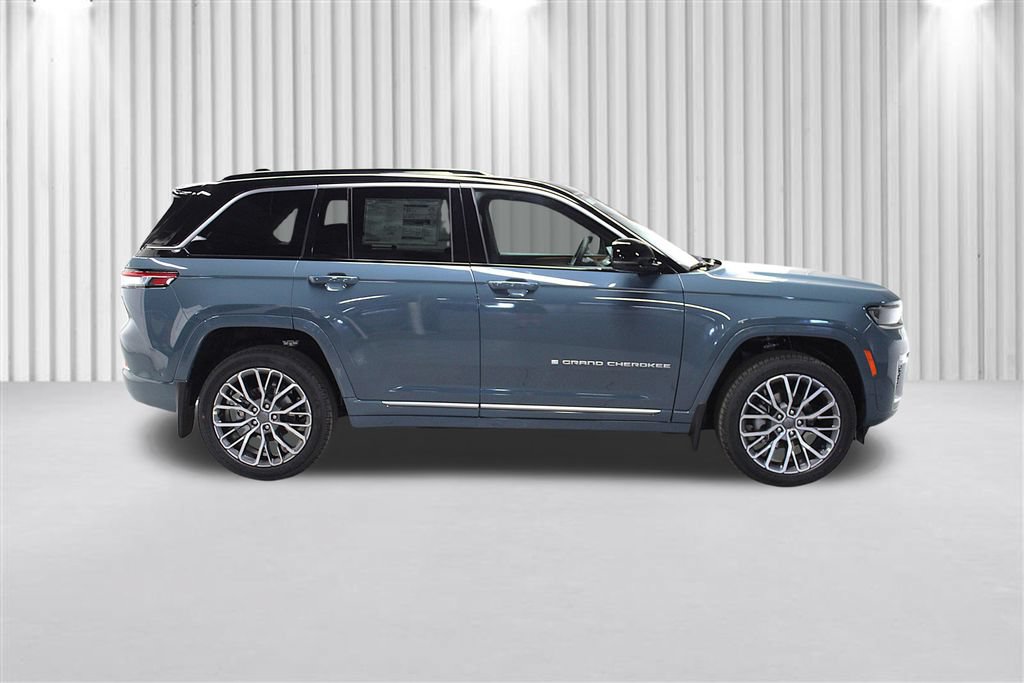 New 2026 Jeep Grand Cherokee Summit w/ MOPAR Finishing Package AWD/4WD image 2