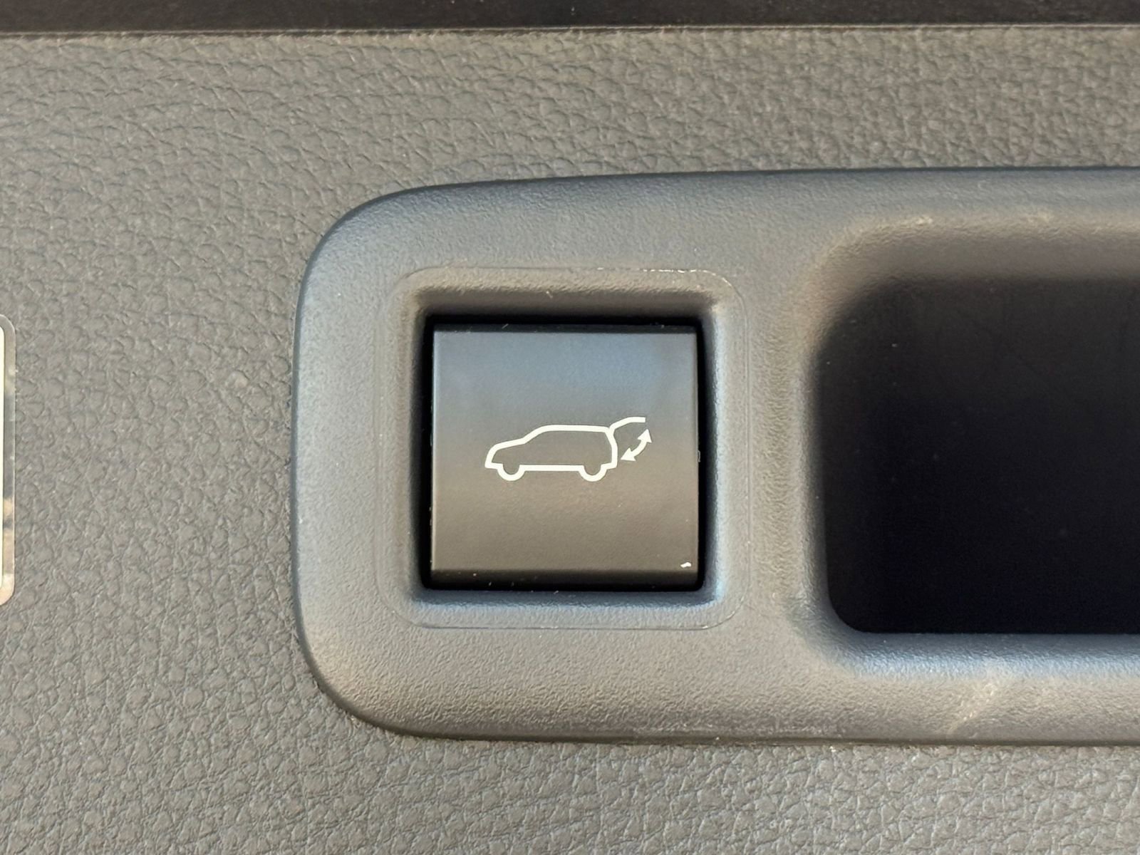 Used 2025 Toyota Highlander LE image 20