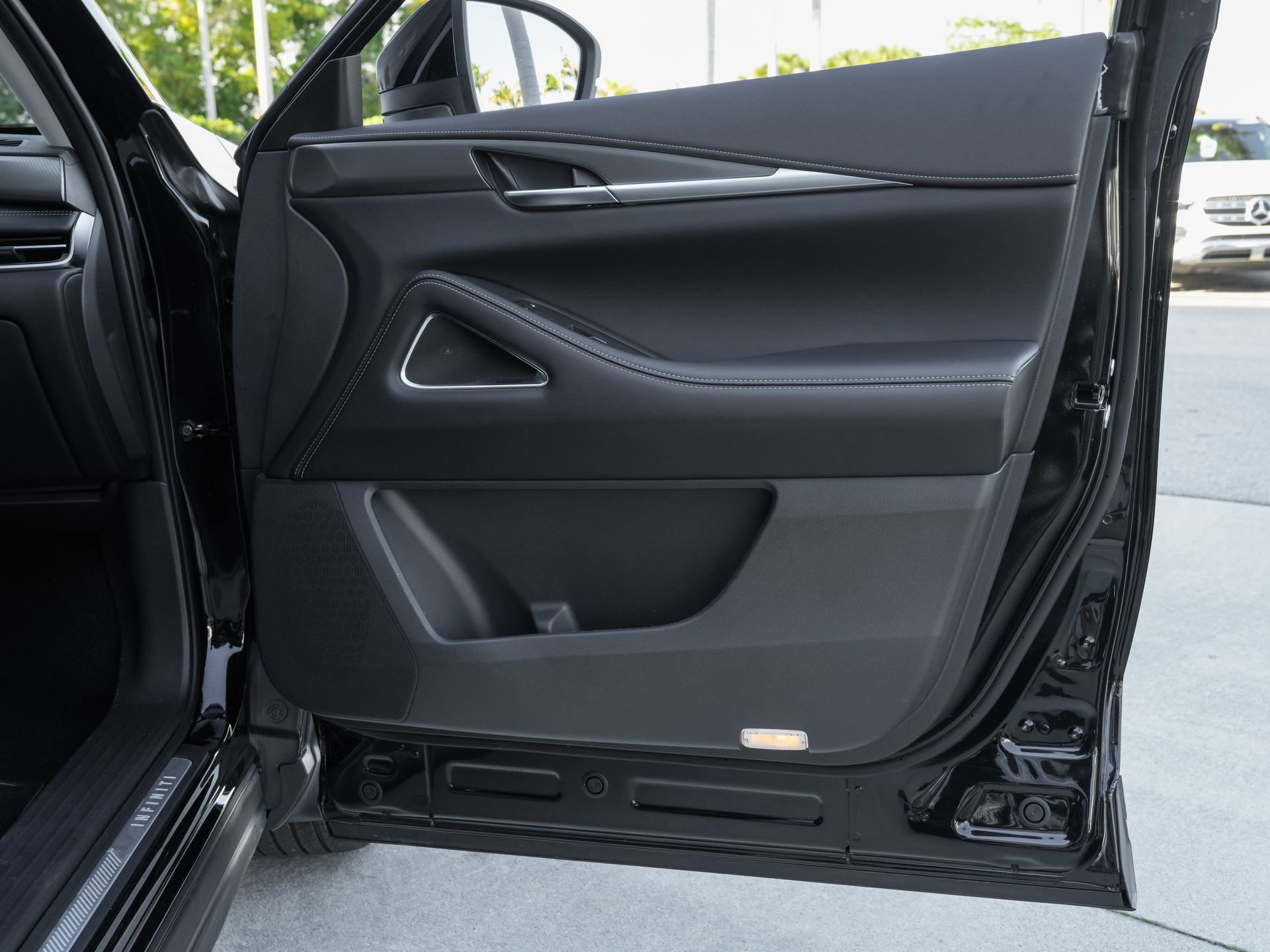 Certified 2026 INFINITI QX60 Luxe w/ Cargo Package FWD image 37