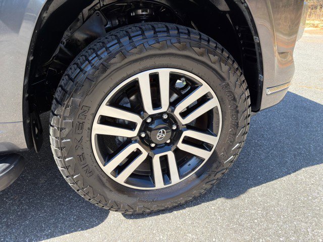Used 2018 Toyota 4Runner Limited AWD/4WD image 38