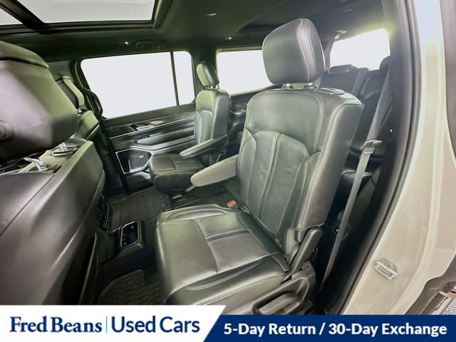 Used 2022 Jeep Wagoneer Series III w/ Premium Group I AWD/4WD image 32