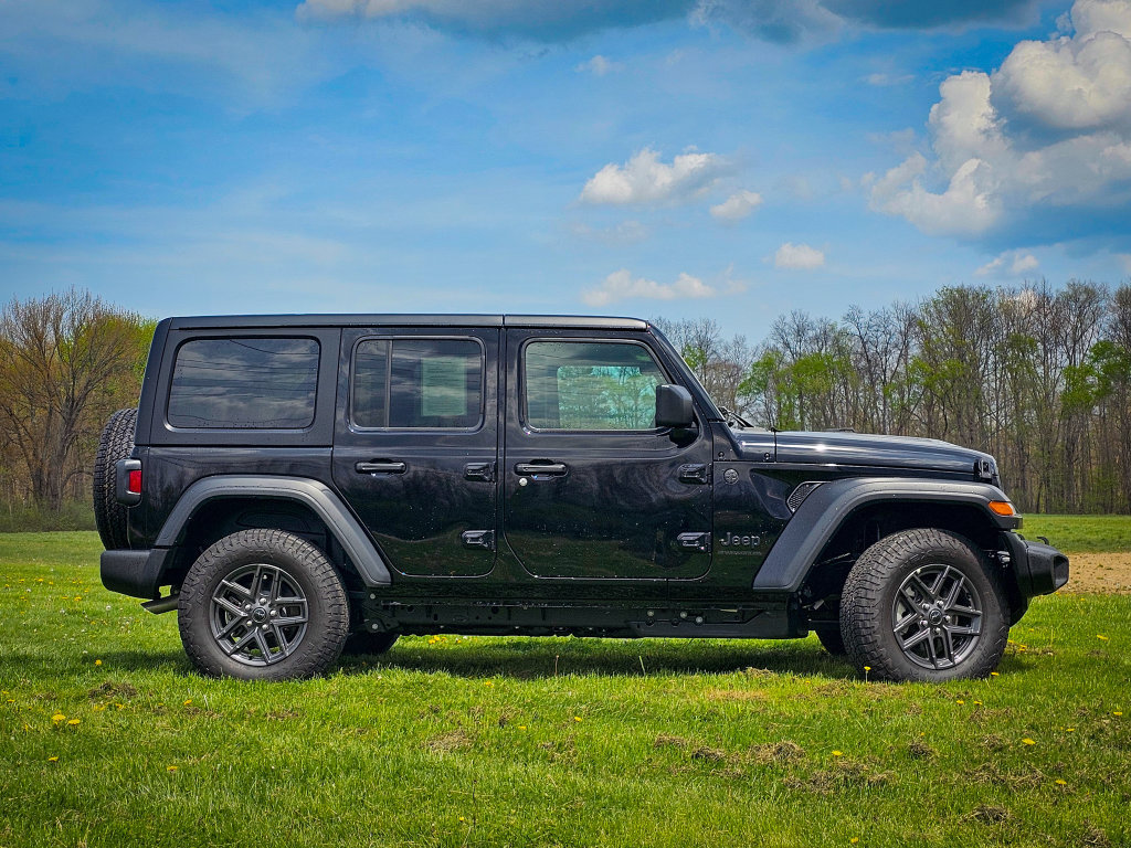Used 2026 Jeep Wrangler Unlimited Sport AWD/4WD image 3