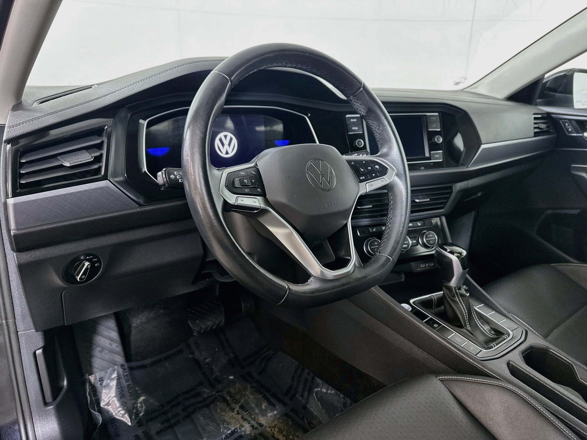Used 2024 Volkswagen Jetta SE FWD image 9