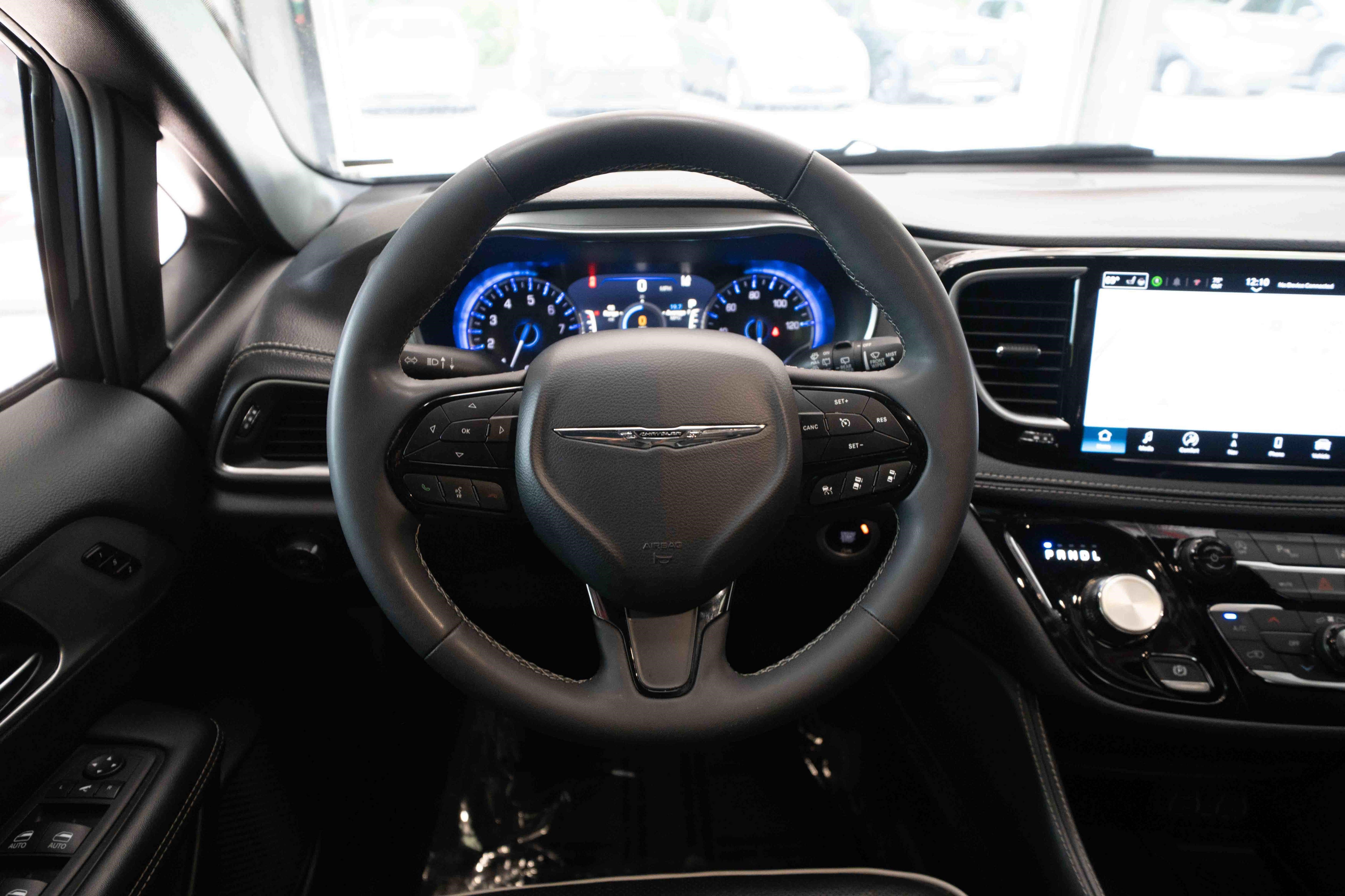 Used 2025 Chrysler Pacifica Limited FWD image 21