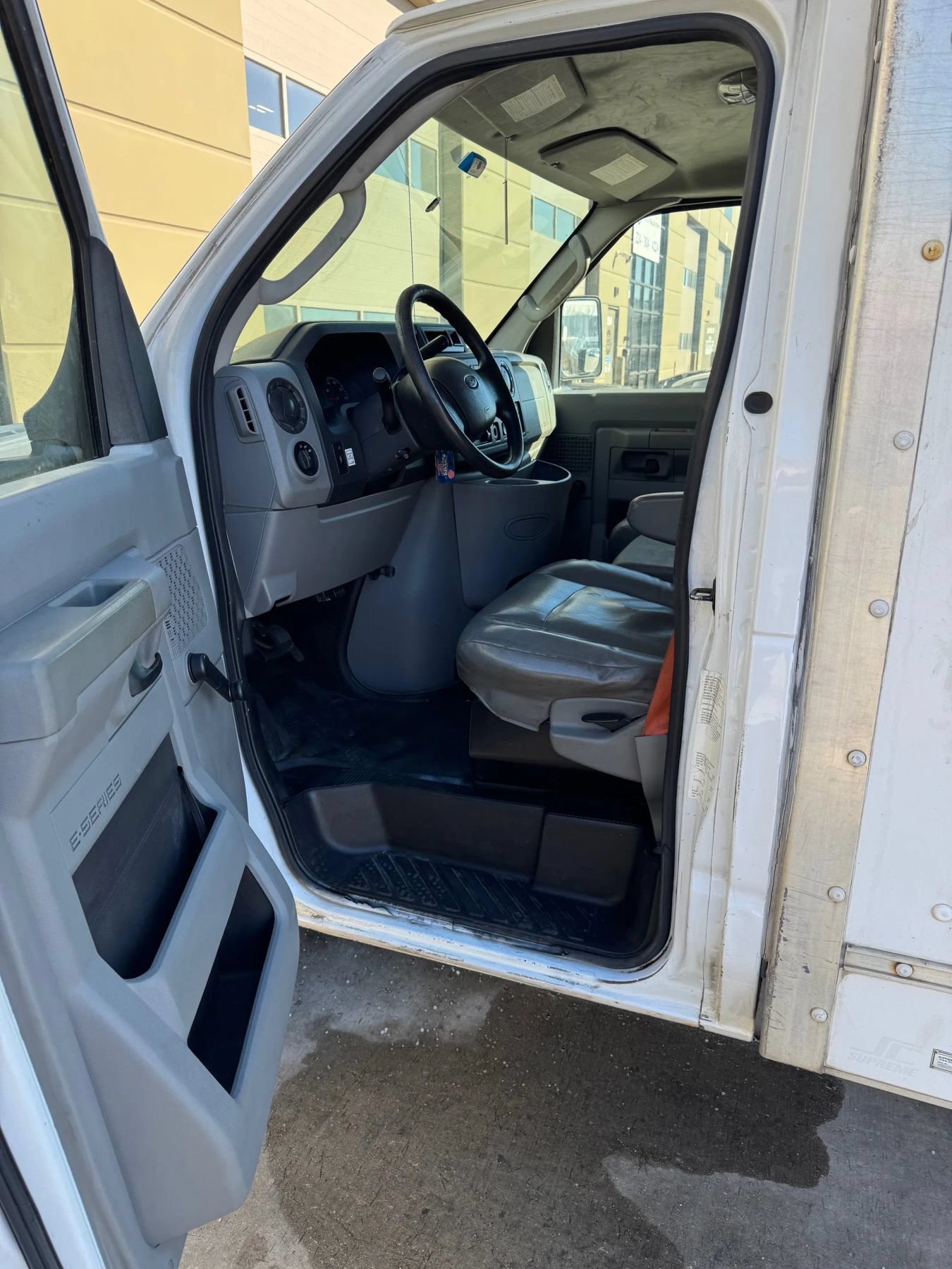Used 2015 Ford E-350 and Econoline 350 Super Duty RWD image 8