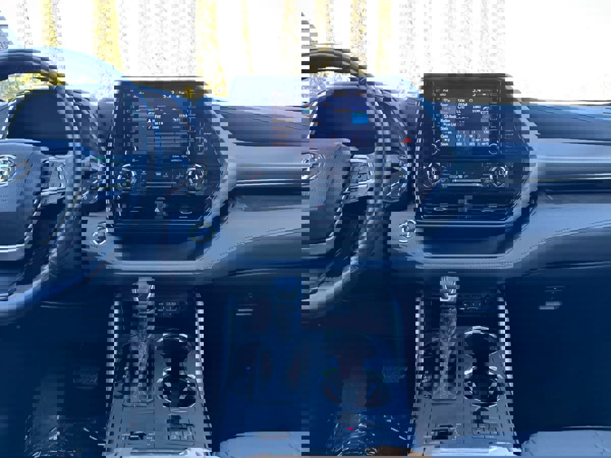 Used 2022 Toyota Highlander XLE image 15