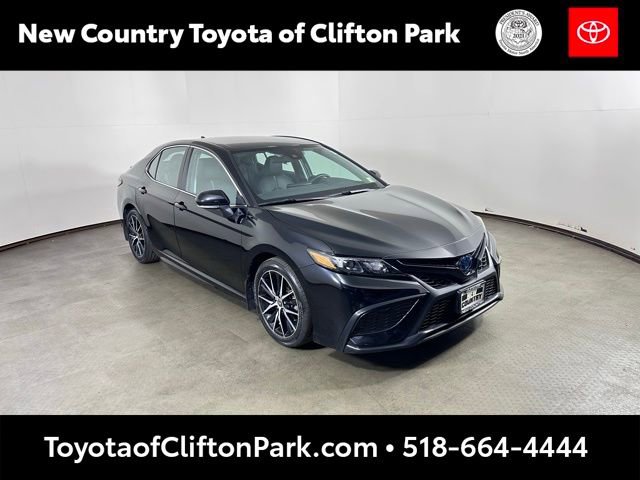 Used 2024 Toyota Camry SE image 1