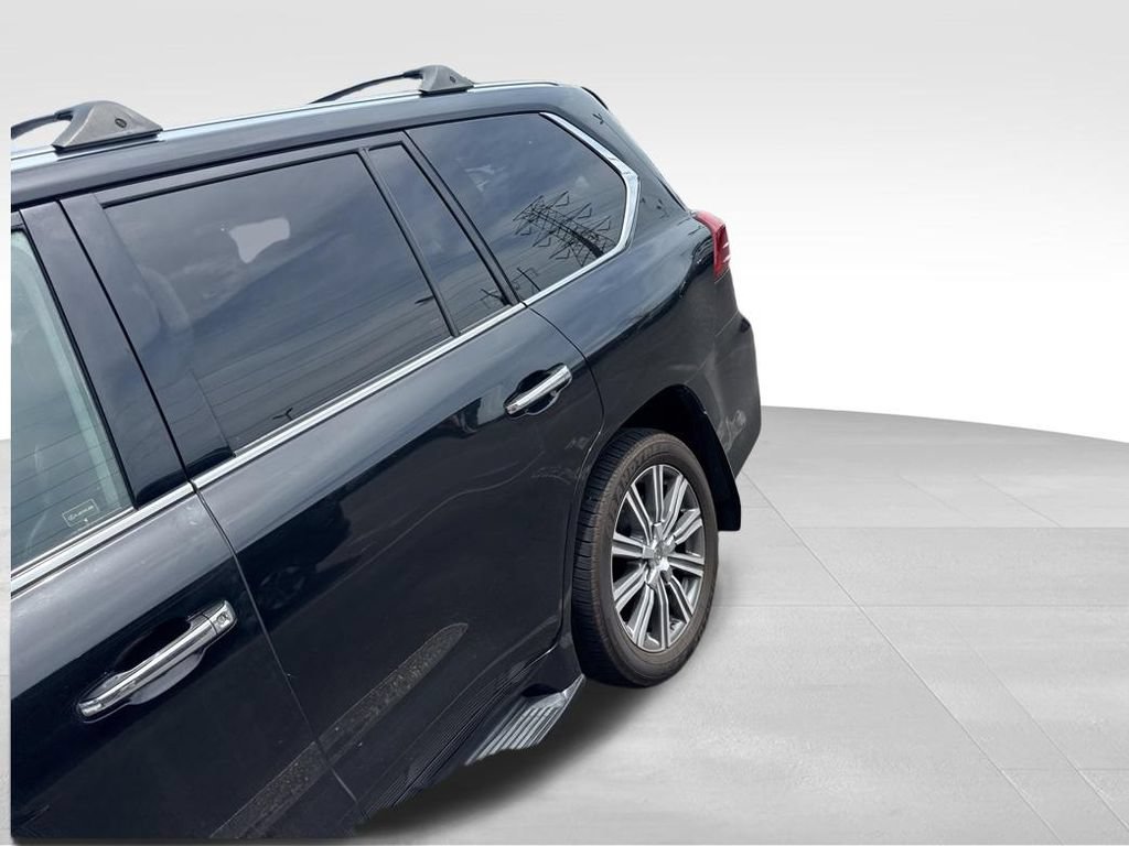 Used 2017 Lexus LX 570 4WD w/ Luxury Package image 5