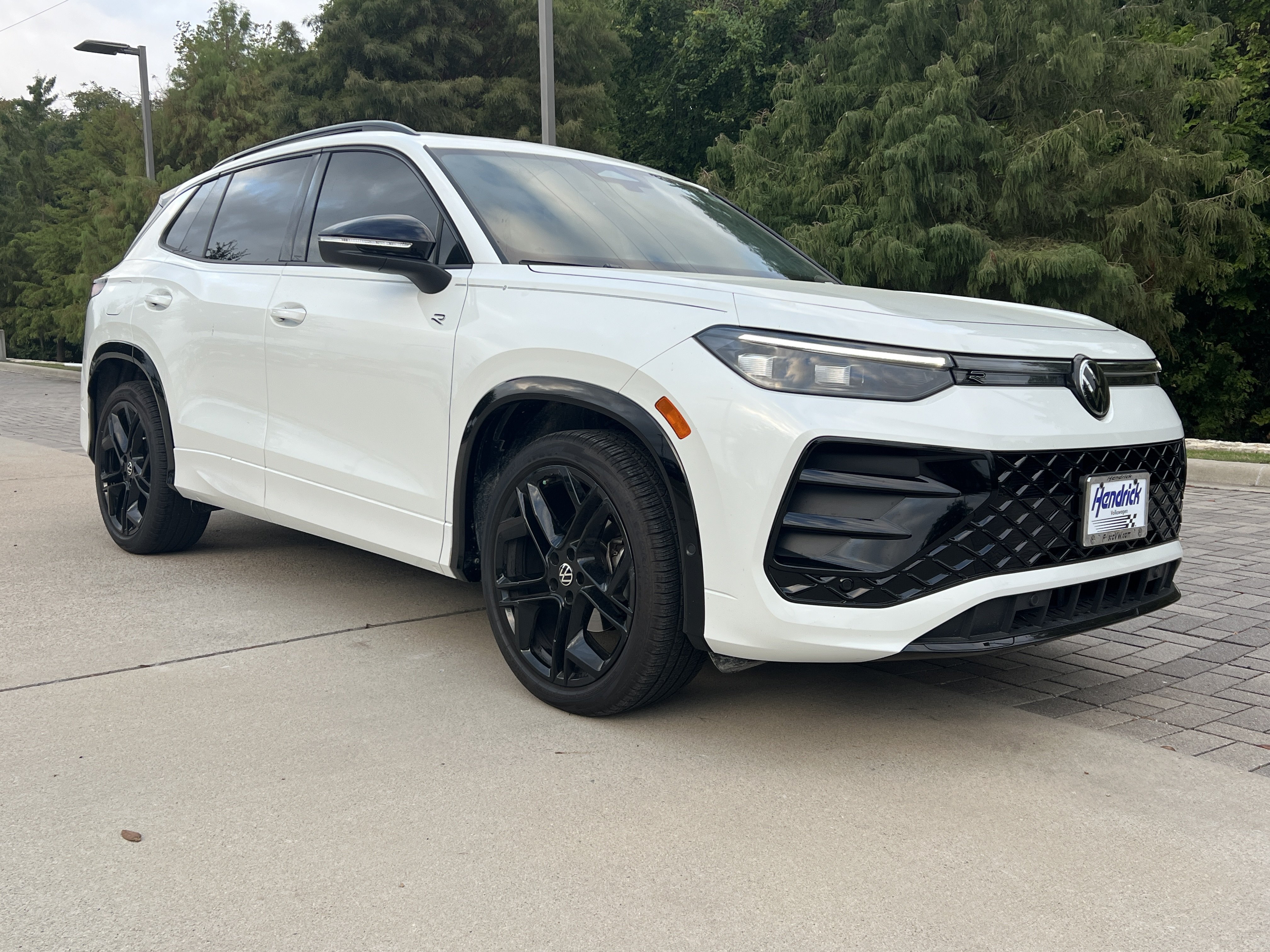 Certified 2026 Volkswagen Tiguan SE R-Line FWD image 2