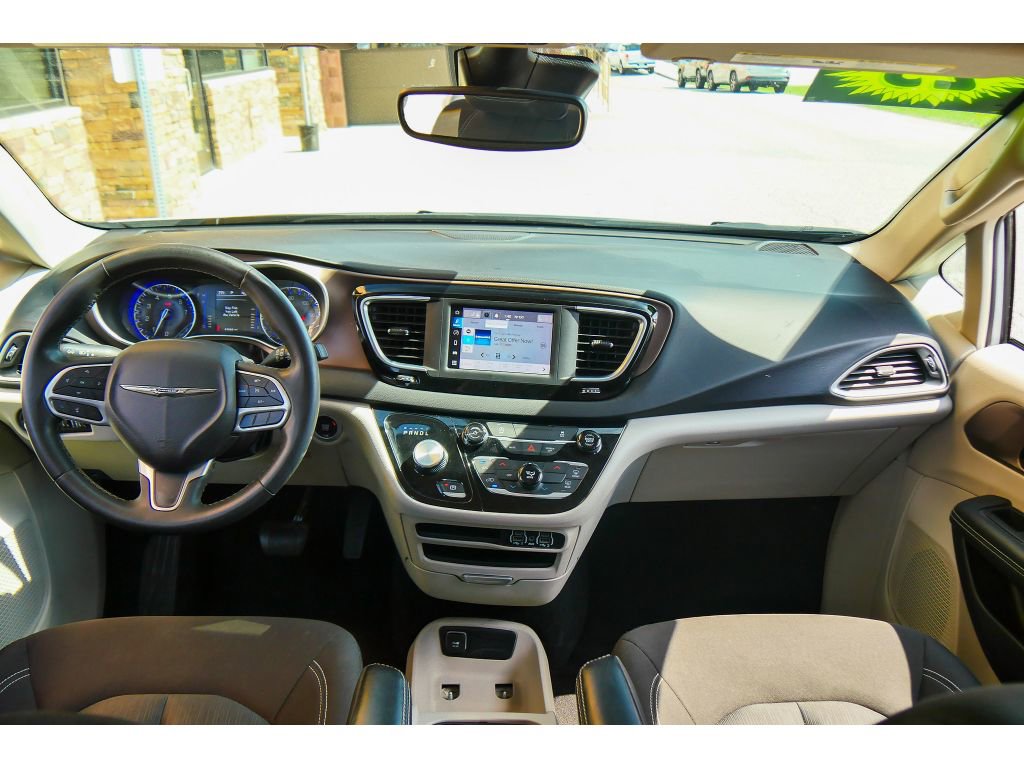 Used 2023 Chrysler Voyager LX image 12