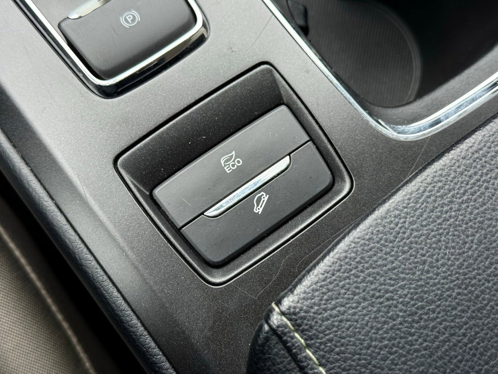 Used 2018 Ford Fusion S FWD image 34