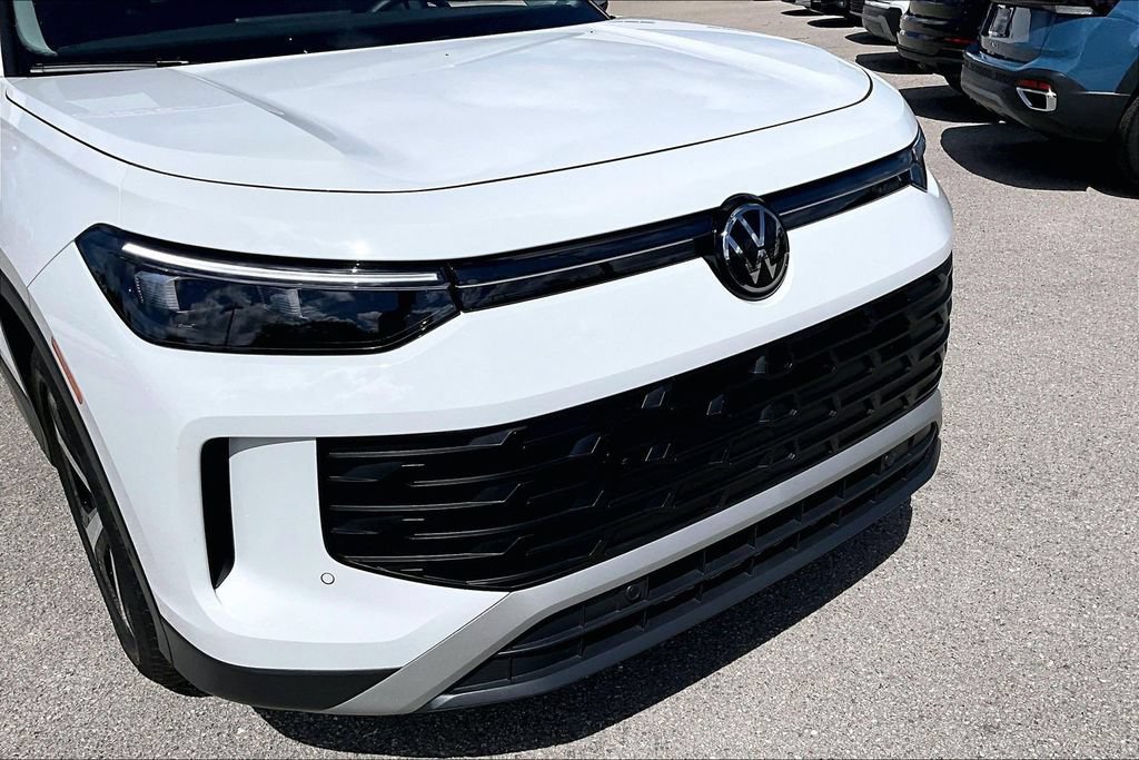 Certified 2026 Volkswagen Tiguan SE w/ Panoramic Sunroof Package FWD image 11