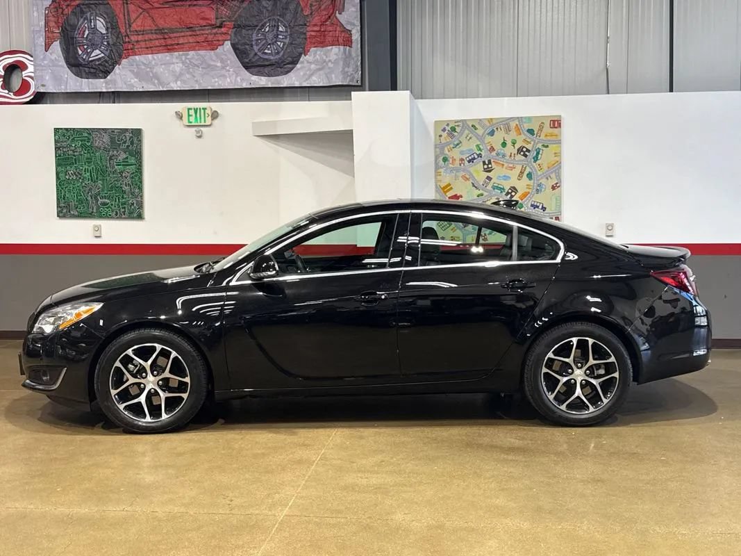 Used 2017 Buick Regal Sport Touring FWD image 4