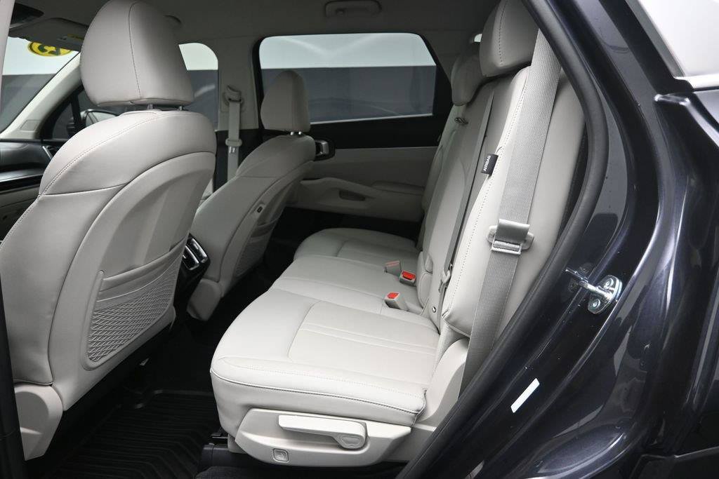 Used 2025 Kia Sorento S FWD image 19