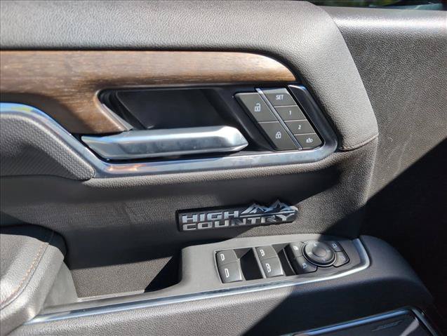 Used 2025 Chevrolet Silverado 1500 High Country AWD/4WD image 15
