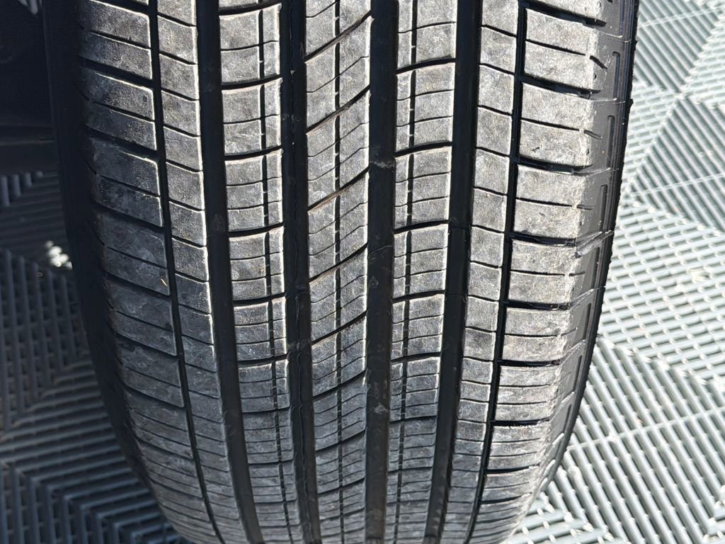 Used 2025 Nissan Frontier SV w/ Tow Package image 23