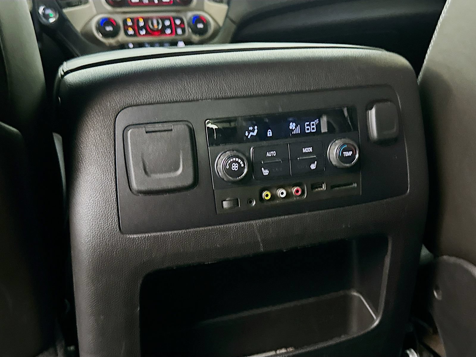 Used 2016 GMC Yukon Denali w/ Open Road Package RWD image 28