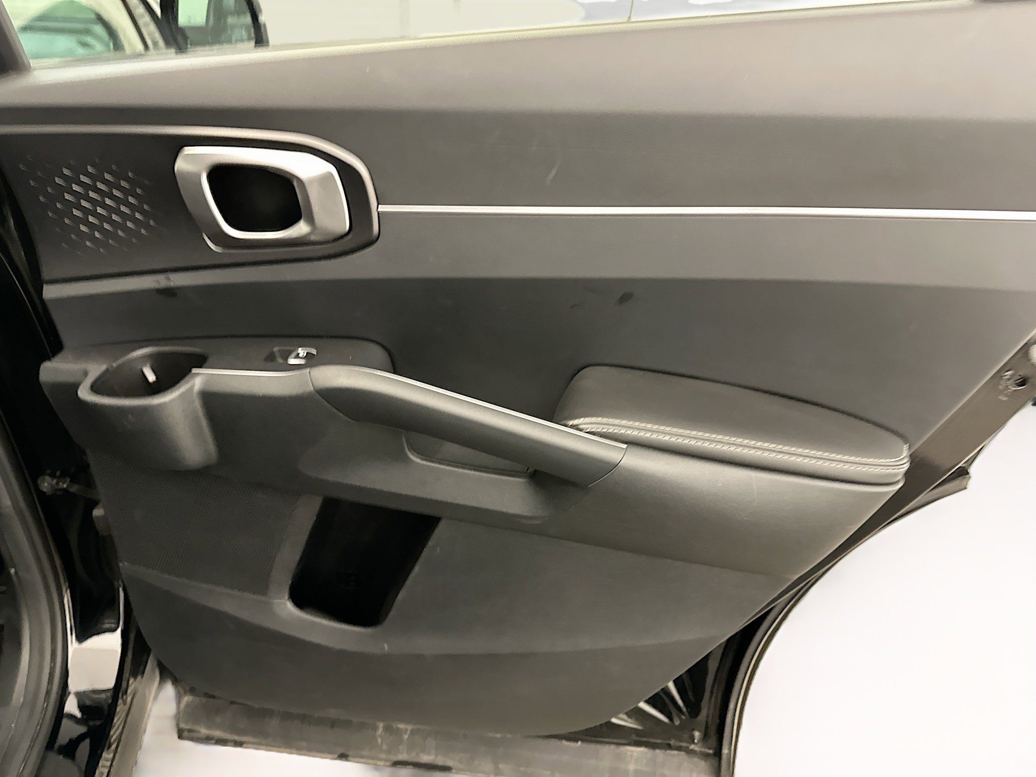 Used 2024 Kia Sorento S image 32