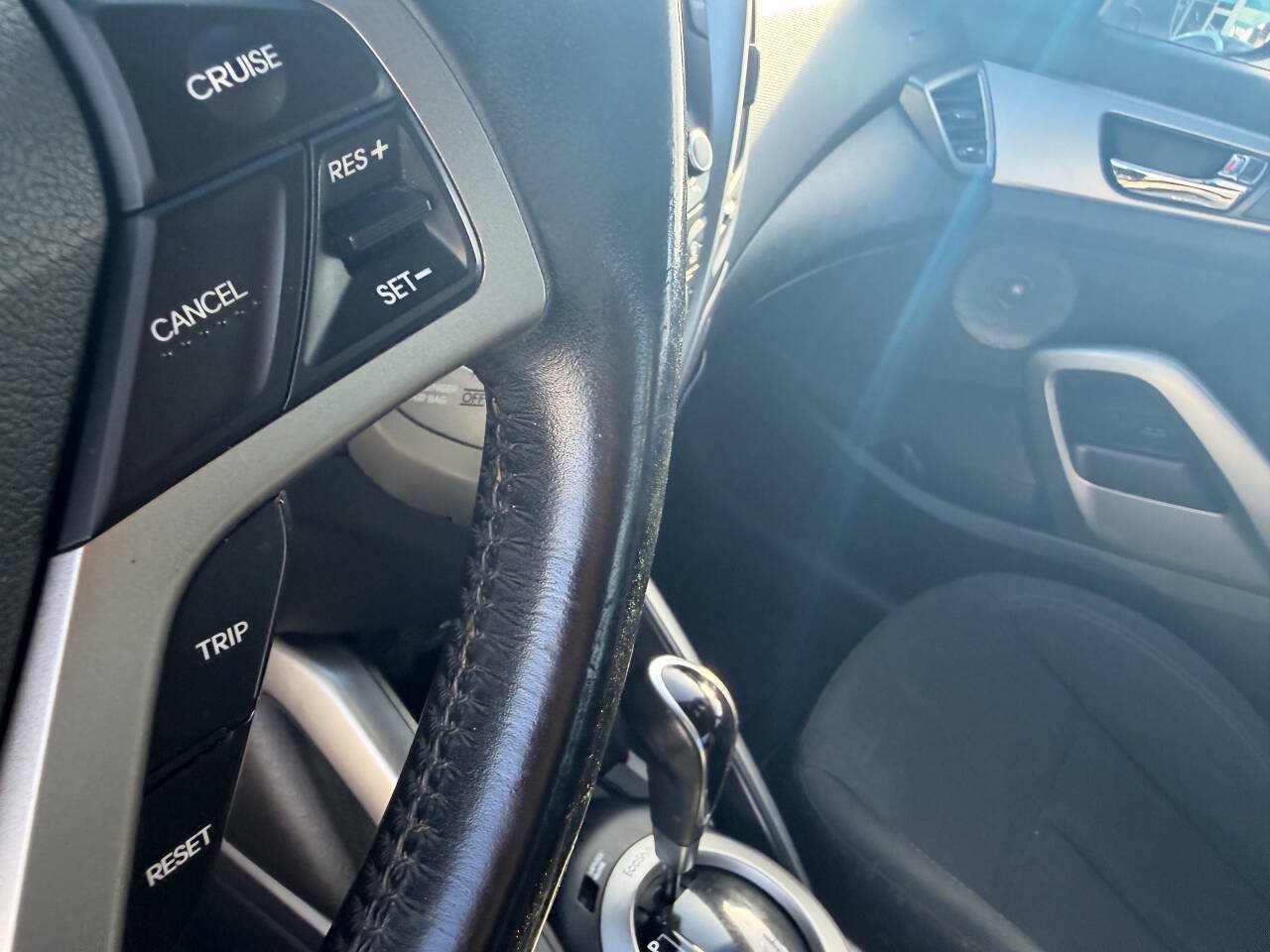 Used 2017 Hyundai Veloster FWD image 21