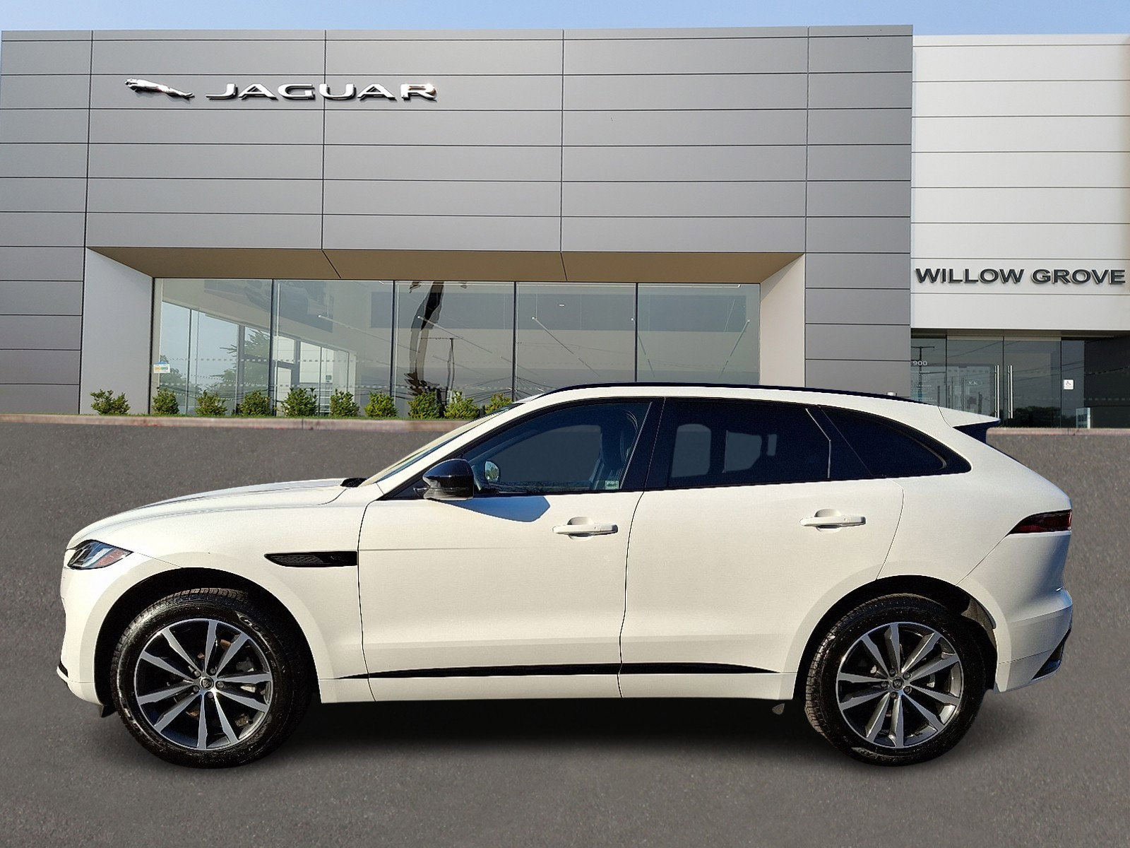 Certified 2025 Jaguar F-PACE R-Dynamic S image 6