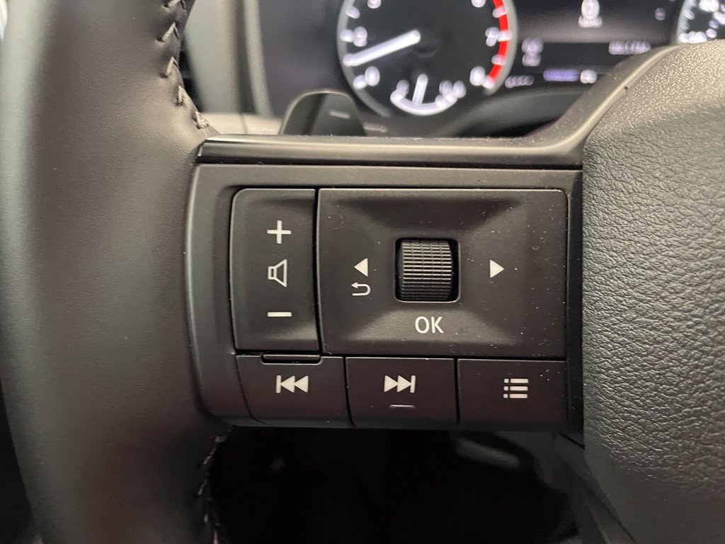 Certified 2026 Nissan Rogue SV FWD image 12