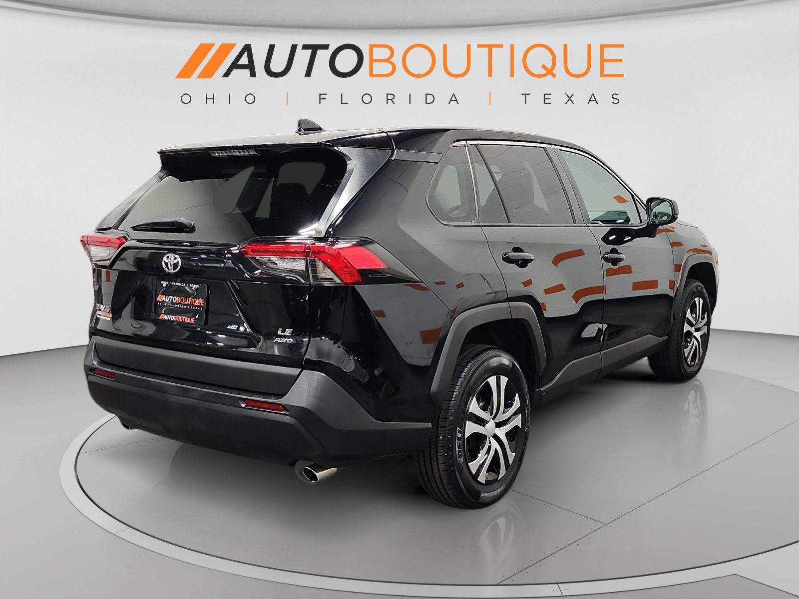 Used 2022 Toyota RAV4 LE AWD/4WD image 5