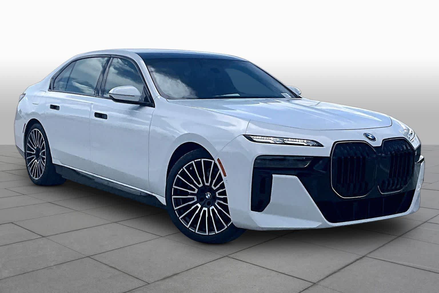 Used 2026 BMW 750e xDrive w/ Executive Package AWD/4WD image 2