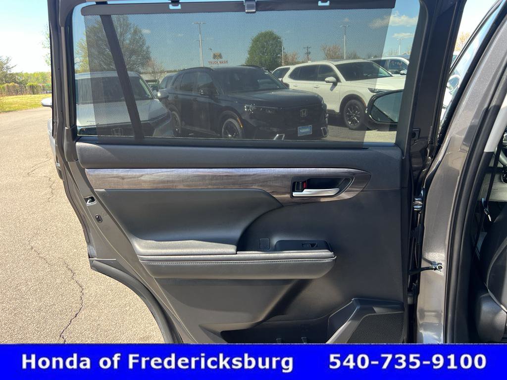 Used 2022 Toyota Highlander Platinum AWD/4WD image 30