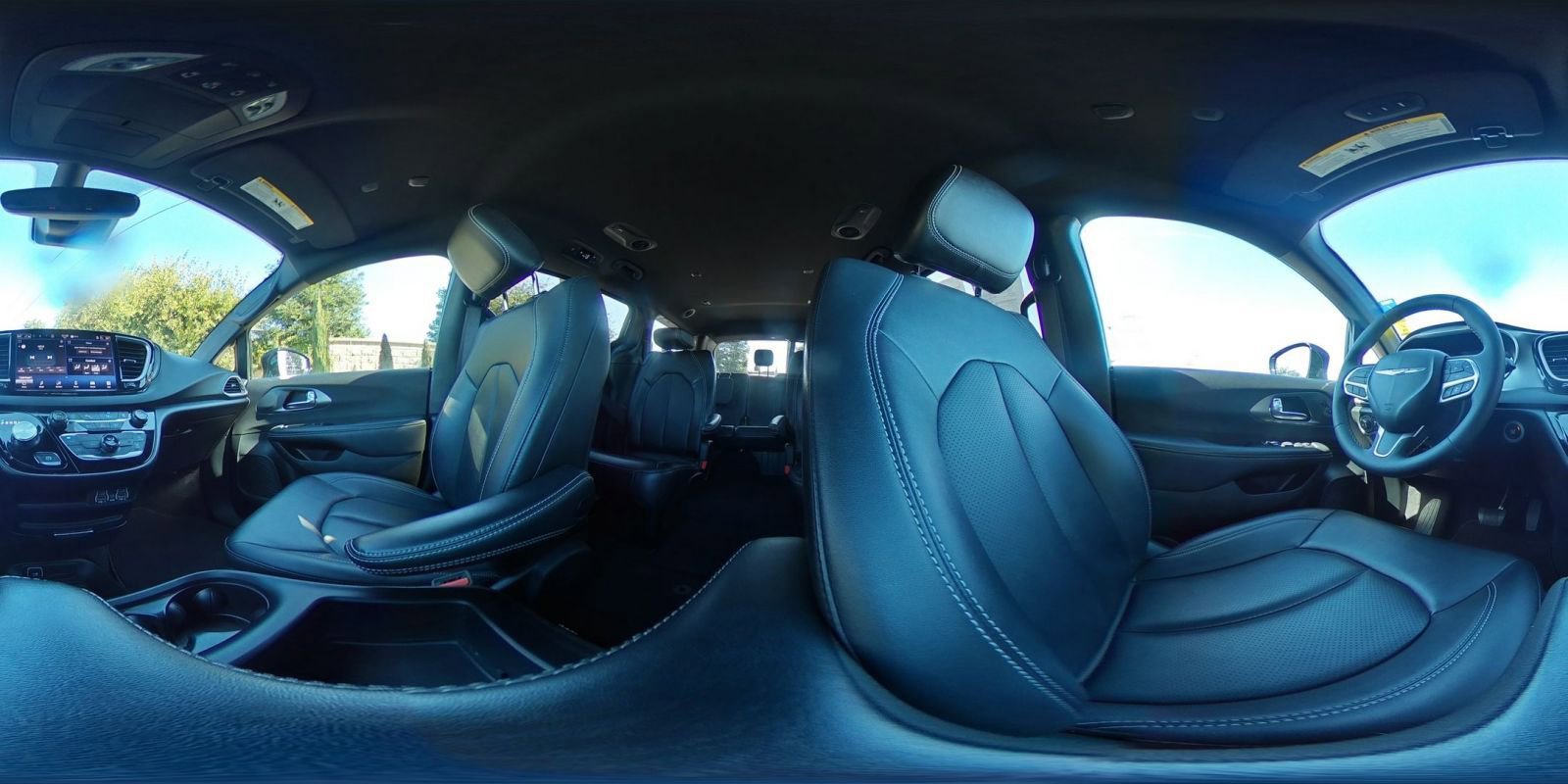 Used 2025 Chrysler Pacifica Select image 45