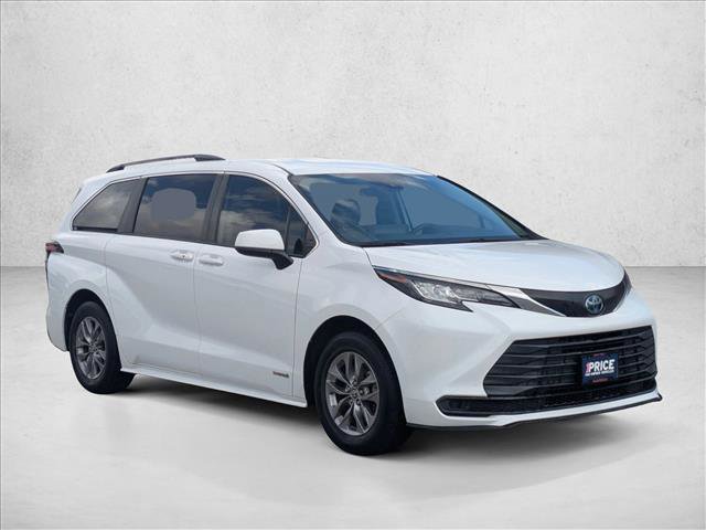 Used 2021 Toyota Sienna LE image 3