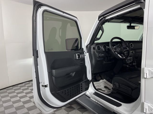 Used 2022 Jeep Wrangler Unlimited Sahara w/ Cold Weather Group image 16