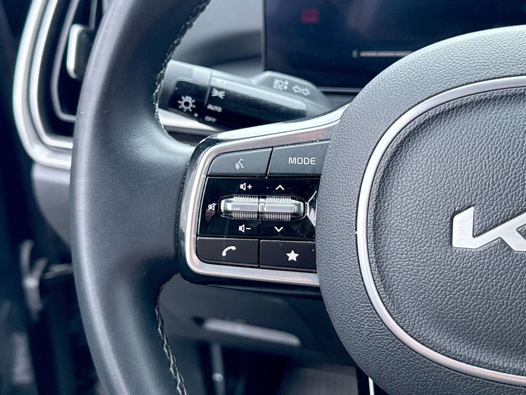 Used 2024 Kia Sorento S image 16