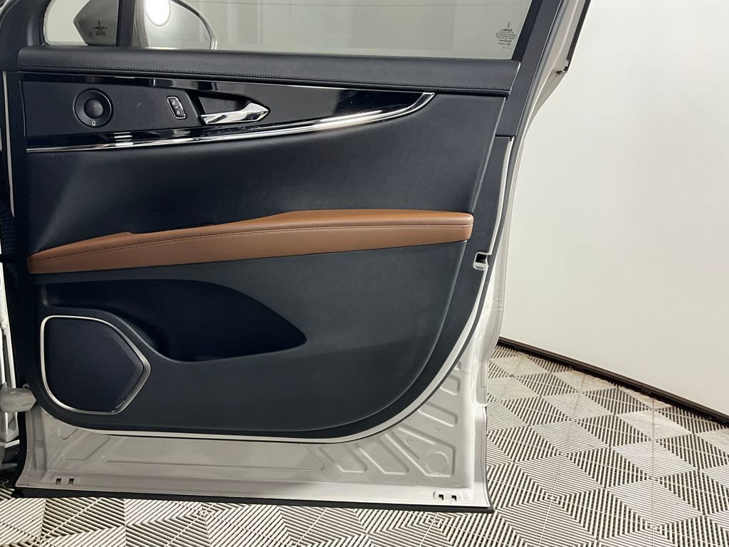 Used 2023 Lincoln Nautilus Reserve w/ Equipment Group 201A image 21