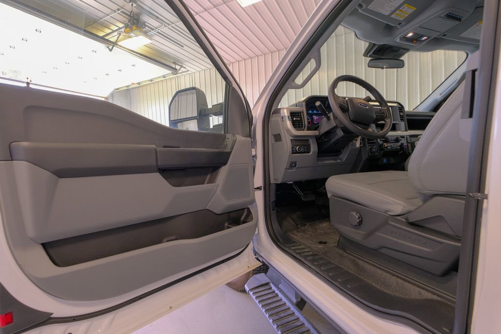 New 2025 Ford F250 XL w/ XL Chrome Package image 25