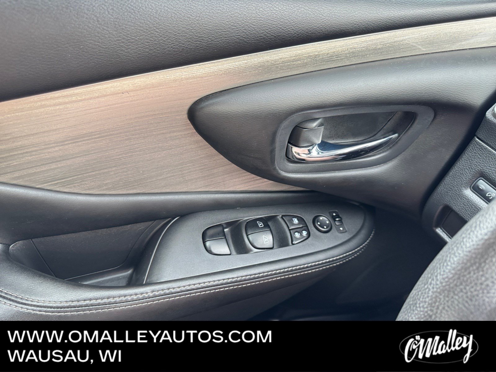 Used 2016 Nissan Murano SV AWD/4WD image 19
